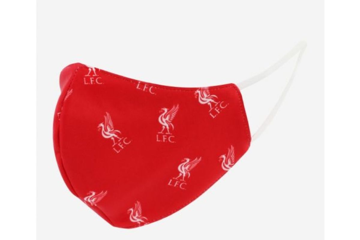 Masker wajah Liverpool.