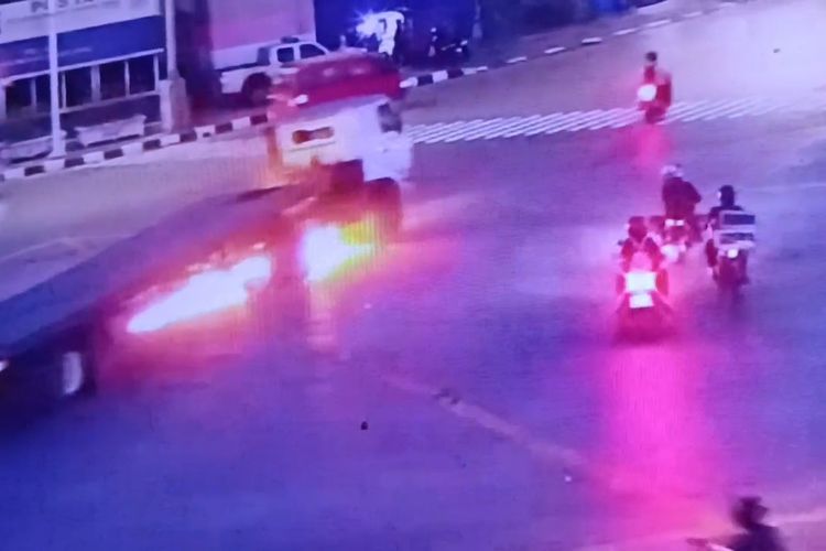 Truk Terbakar dalam Kecelakaan Maut di Tanjung Priok, Api dari Motor yang Terseret di Kolongnya
