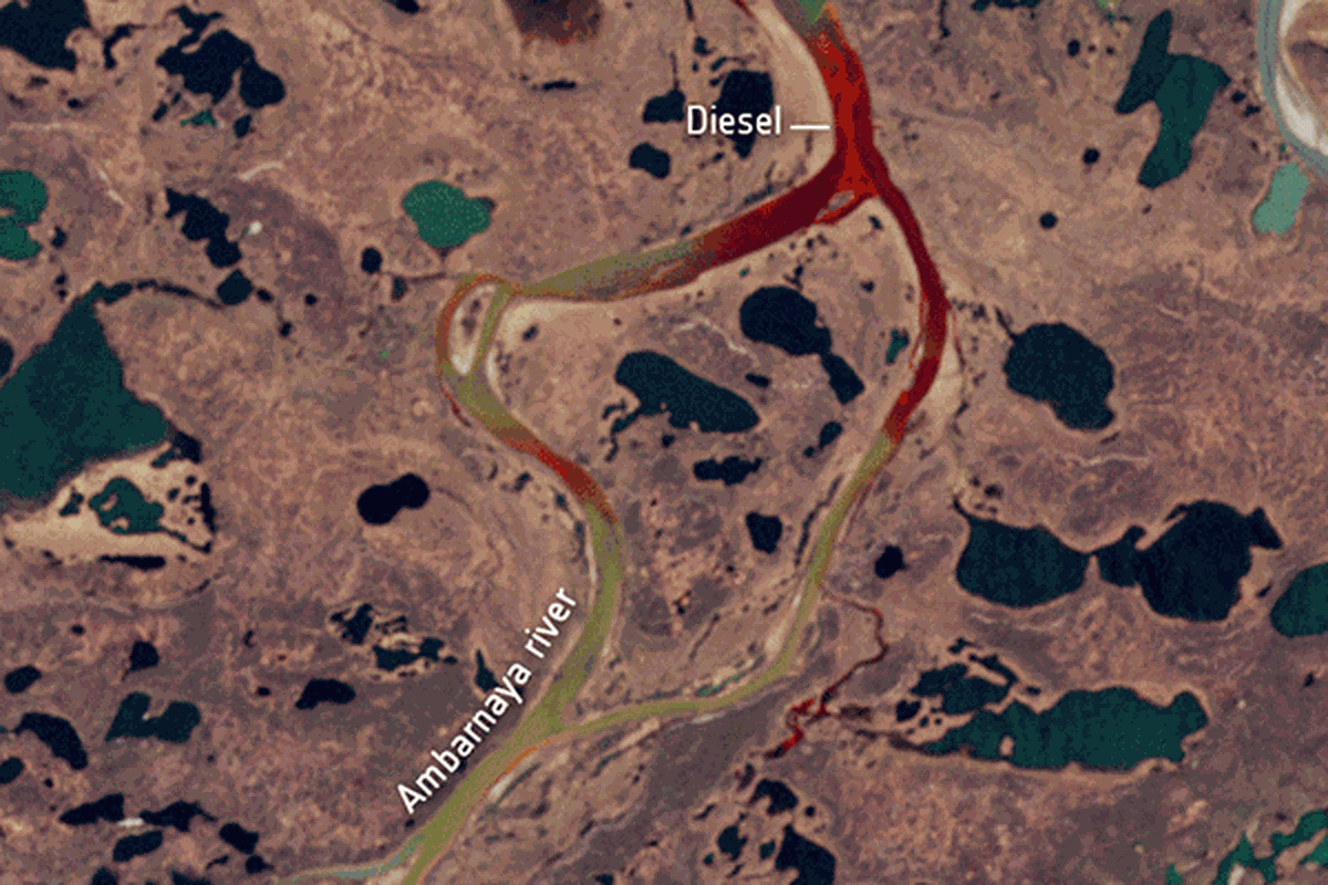 Gambar citra satelit Badan Antariksa Eropa (European Space Agency/ESA) dalam misi Copernicus Sentinel-2 menunjukkan tumpahan diesel yang mencemari Permafrost di Lingkaran Arktik. Akibat dari tumpahan minyak itu, pencairan permafrost dapat memberi dampak buruk bagi alam dan lingkungan.