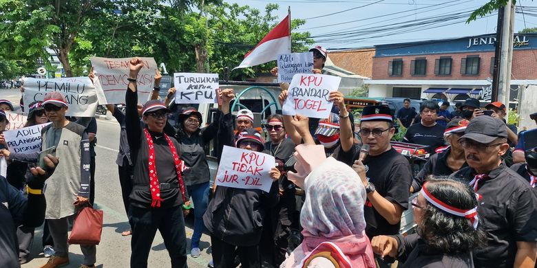 Berita Harian Massa Geruduk Kantor Kpu Jateng Terbaru Hari Ini