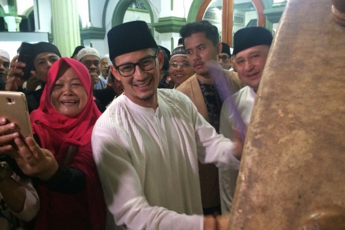 Wakil Gubernur DKI Jakarta Sandiaga Uno menyambangi Masjid At-Taqwa Jalan Pisangan Baru Timur, Matraman, Jakarta Timur, Kamis (14/6/2018).