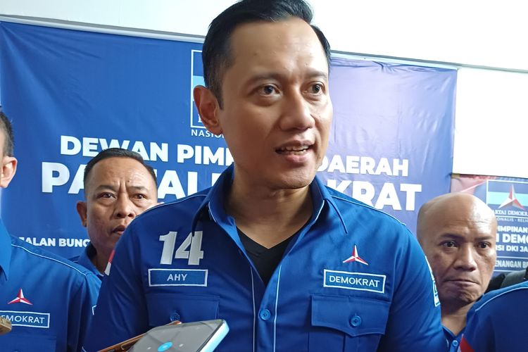 Ketua Umum Partai Demokrat Agus Harimurti Yudhoyono (AHY) saat ditemui wartawan di bilangan Mampang Prapatan, Jakarta Selatan, Jumat (14/7/2023). 