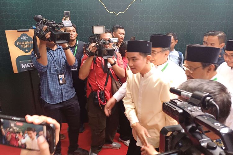 Wakil presiden terpilih 2024 Gibran Rakabuming Raka saat menghadiri acara halal bihalal PBNU di Kantor PBNU Jakarta Pusat, Minggu (28/4/2024).