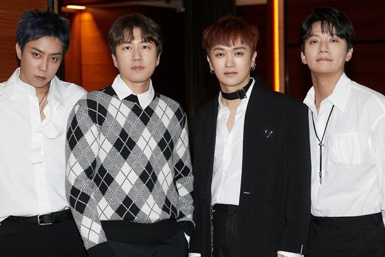 Sechskies dengan empat membernya