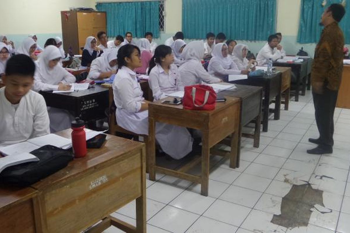 Aktivitas belajar di SMA 8 Jakarta di Jakarta  Selatan sudah kembali normal, Jumat (17/2/2017). Kamis kemarin banjir melanda kawasan tersebut.