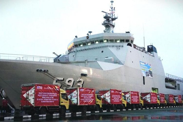 Penyaluran bantuan logistik Alfamart melalui jalur laut.