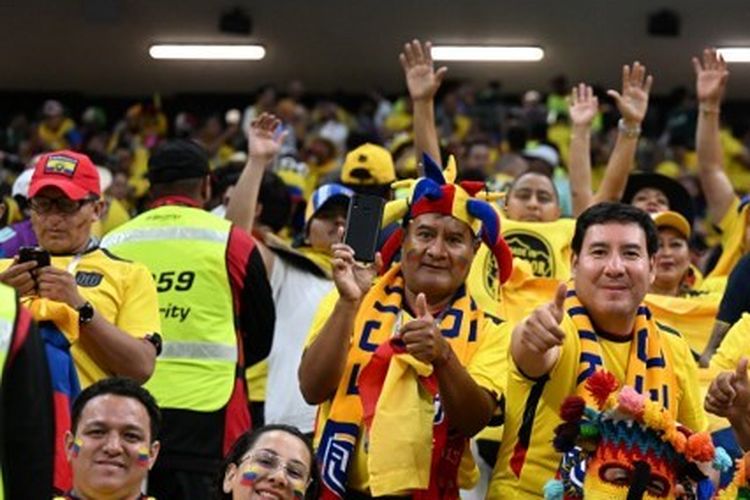 Pendukung timnas Ekuador mulai masuk ke Stadion Al Bayt, venue opening ceremony Piala Dunia 2022 dan laga pembuka Qatar vs Ekuador, Minggu (20/11/2022) malam WIB.