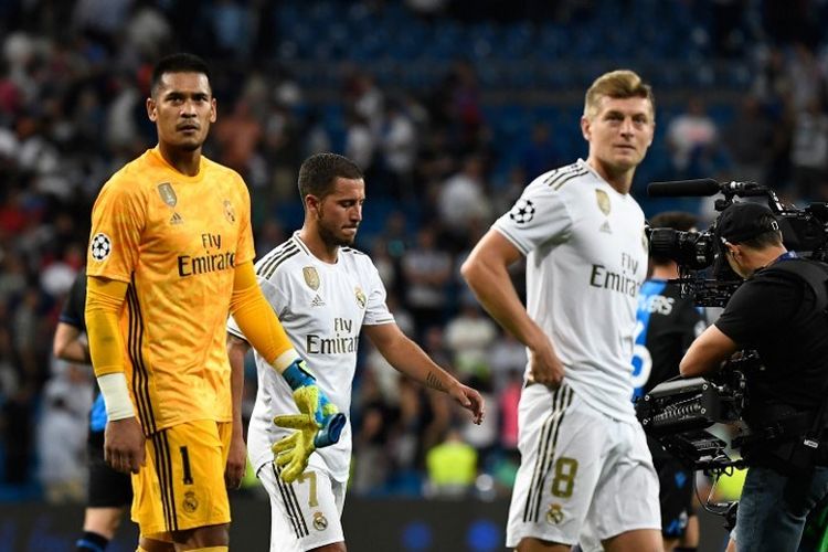 Alphonse Areola, Eden Hazard, dan Toni Kroos tampak kecewa dengan hasil akhir laga Real Madrid vs Club Brugge dalam lanjutan Liga Champions di Stadion Santiago Bernabeu, 1 Oktober 2019. 