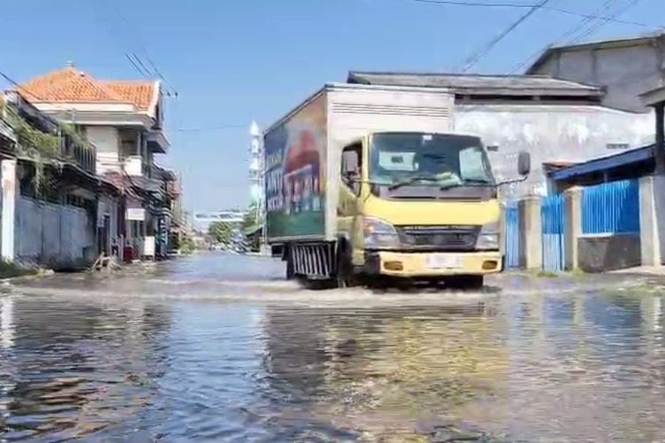 Banjir Rob, Perkampungan di Pesisir Pasuruan Terendam 30 Sentimeter