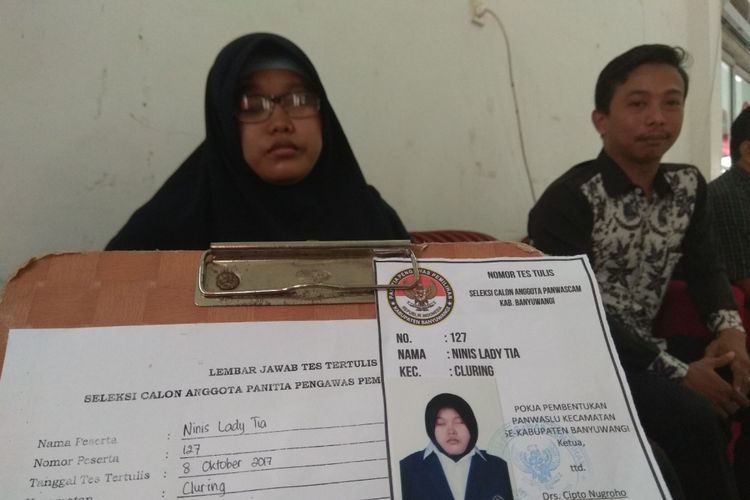 Ninis saat ikut ujian Panitia Pengawas Kecamatan Minggu (8/10/2017)