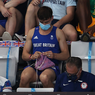 Peraih Medali Emas Tom Daley Pun Nonton Laga Olimpiade Sambil Merajut