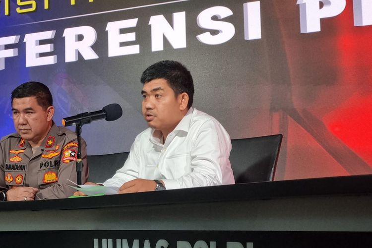 Juru Bicara Densus 88 AT Polri Kombes Aswin Siregar di Mabes Polri, Jakarta, Selasa (11/4/2023).