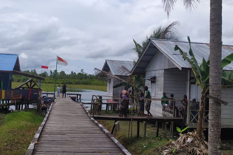 Suasana Kampung Erosaman, Distrik Derkoumur, Kabupaten Asmat, Papua, Rabu (23/3/2022). Foto: Rahel Narda