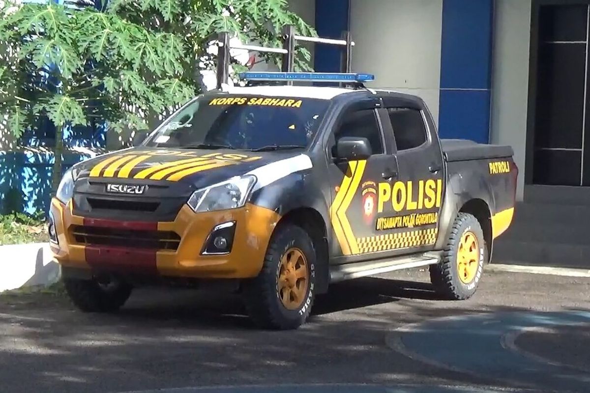 (SULSEL) Mobil Polisi Tabrak Lari Dintakap, Mobilnya Pengadaan Baru *** Local Caption *** (SULSEL) Mobil Polisi Tabrak Lari Dintakap, Mobilnya Pengadaan Baru
