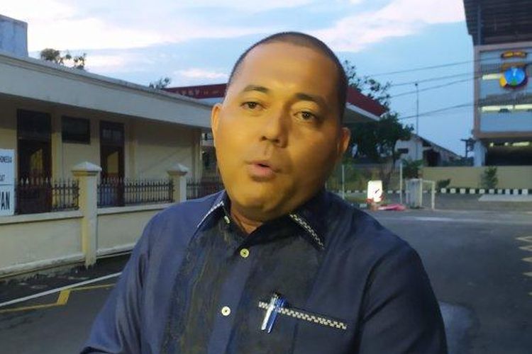 Kuasa hukum Bupati Bangkalan Abdul Latif, Suryono Pane di Mapolda Jatim, Rabu (7/12/2022).
