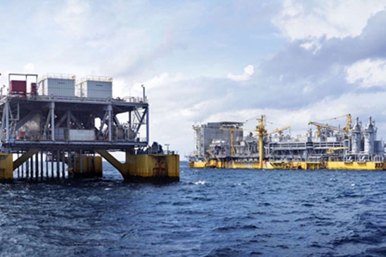 Fasilitas Produksi terapung West Seno di Lapangan Bangka. Saat ini fasilitas ini memiliki kapasitas 150 MMSCFD untuk gas dan 60.000 BOPD untuk kondensat.