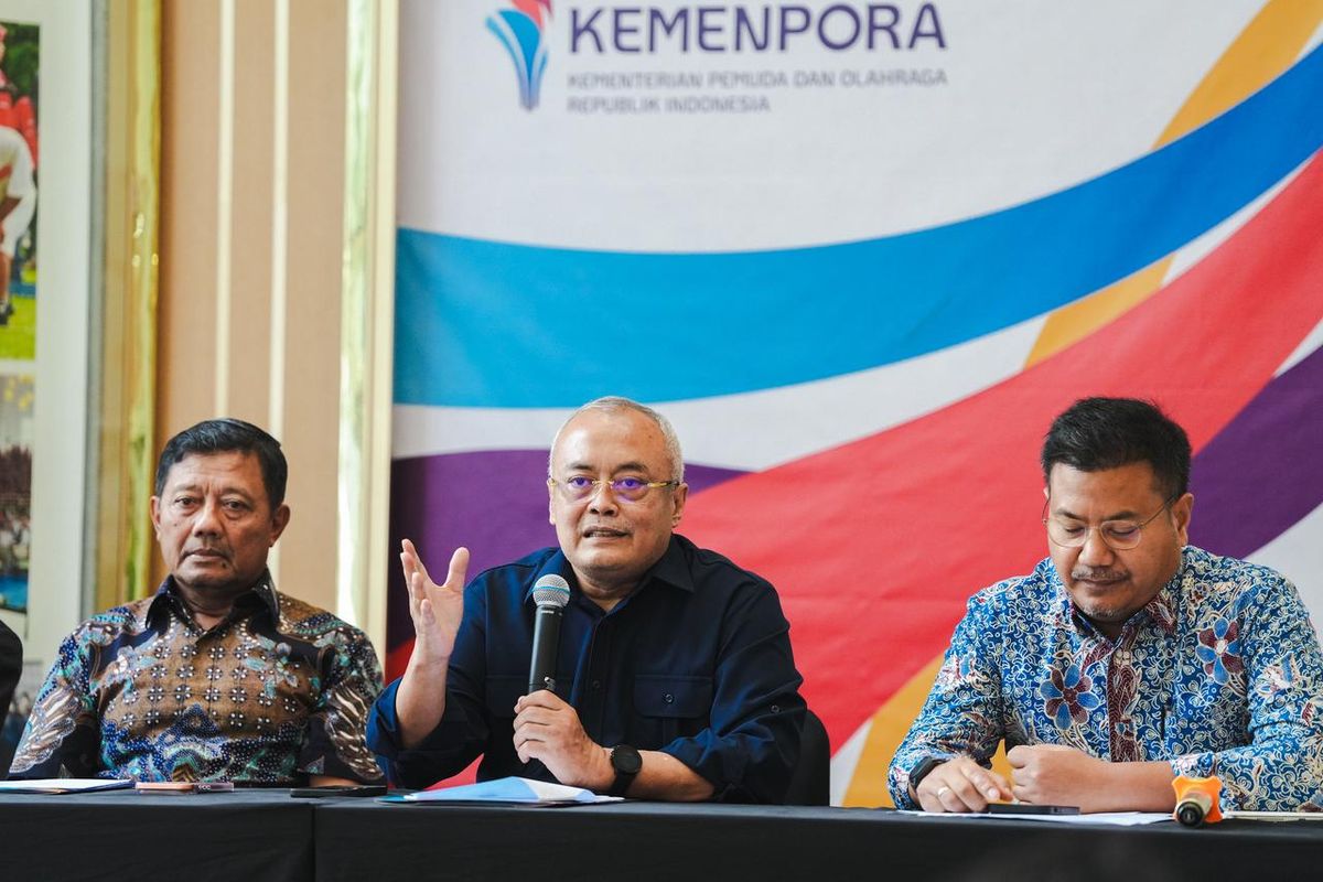 Anggota Pansel Kemenpora Susyanto mengumumkan perpanjangan pendaftaran seleksi terbuka untuk posisi strategis Deputi Bidang Pengembangan Industri Olahraga. 