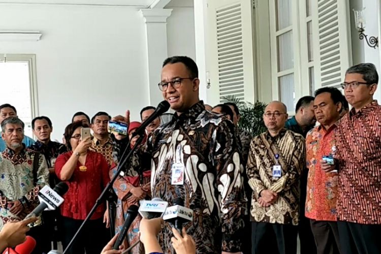 Gubernur DKI Jakarta, Anies Baswedan saat memberikan sambutan dalam acara peluncuran program Ok Otrip di Balai Kota DKI Jakarta, Kamis (14/12/2017).