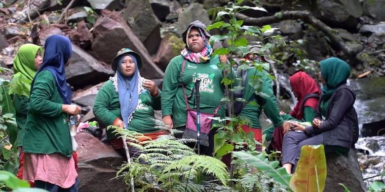 Sekelompok ibu di Kabupaten Bener Meriah, Aceh menjadi penjaga hutan alias ranger