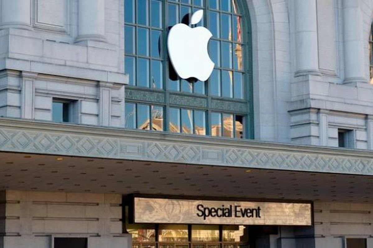 Logo Apple di Bill Graham Ciciv Auditorium, San Francisco, AS.