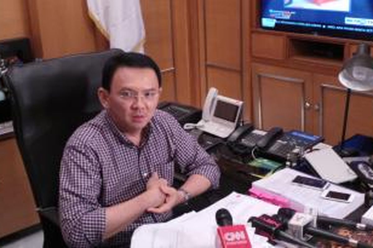 Gubernur DKI Jakarta Basuki Tjahaja Purnama di ruang kerjanya di Balai Kota, Sabtu (21/11/2015).