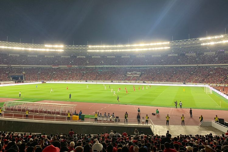 Suasana laga FIFA Matchday timnas Indonesia vs Argentina di Stadion Utama Gelora Bung Karno, Jakarta, pada Senin (19/6/2023) malam WIB.