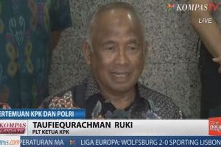 Pelaksana Pimpinan KPK Taufiequrachman Ruki saat konferensi pers di Mabes Polri, Jumat (20/2/2015).