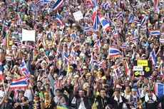 Ribuan Demonstran Tuntut PM Yingluck Shinawatra Mundur