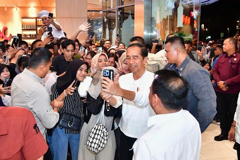Jokowi Santap Nasi Goreng dan Sapa Warga di Sultra