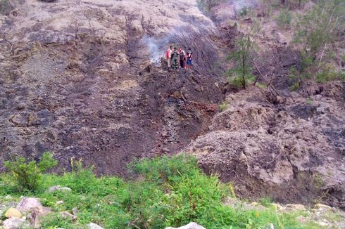 Api Muncul dari Bekas Longsoran Tanah Hebohkan Warga di NTT