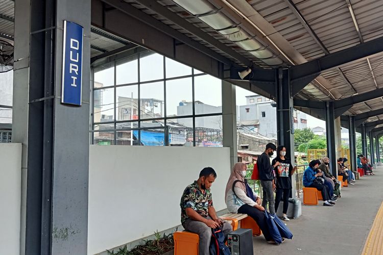 Stasiun Duri, lokasi transit menuju Stasiun Tangerang.