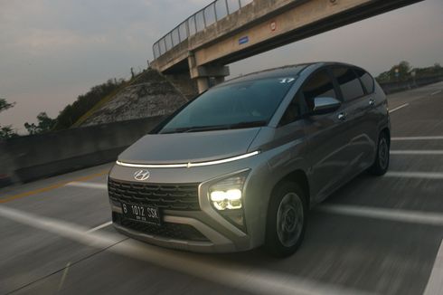 Hitung Biaya Kepemilikan Kia Carens Turbo dan Hyundai Stargazer