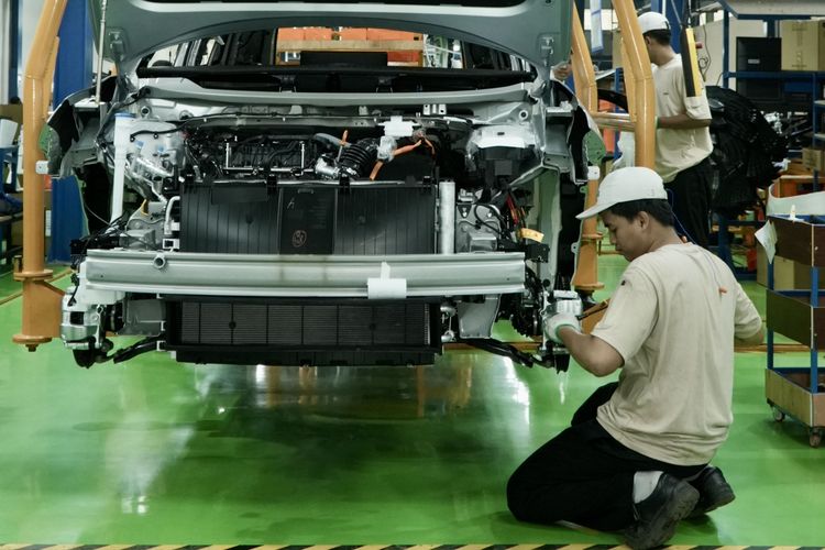 Geely mulai produksi lokal produknya di pabrikan Handal
