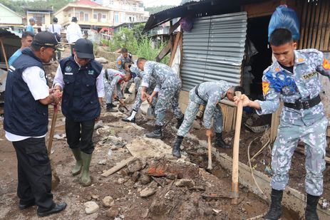 Kementerian KP Terjunkan Penyuluh Perikanan hingga Taruna untuk Bantu Korban Banjir Bandang di Sumbar