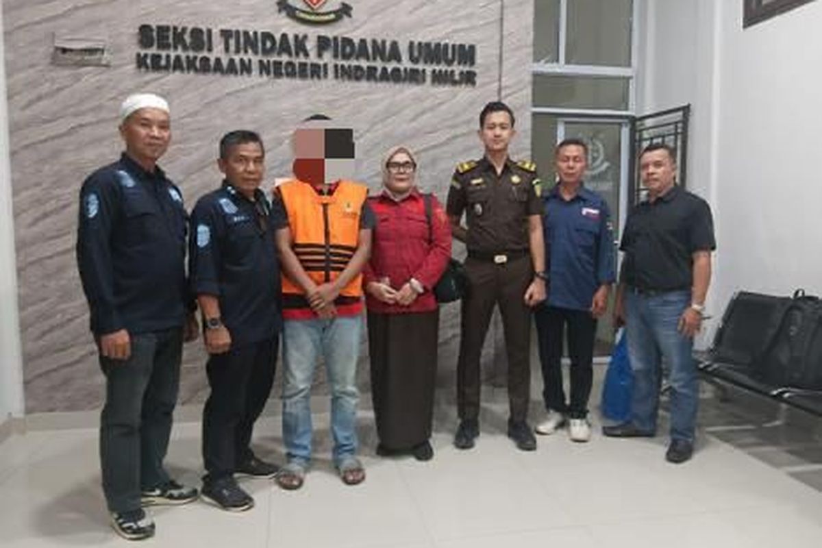  Tersangka penyelundupan sisik trenggiling di Tembilahan, Riau, MS (24), diserahkan ke kejaksaan oleh Gakkum Sumatera