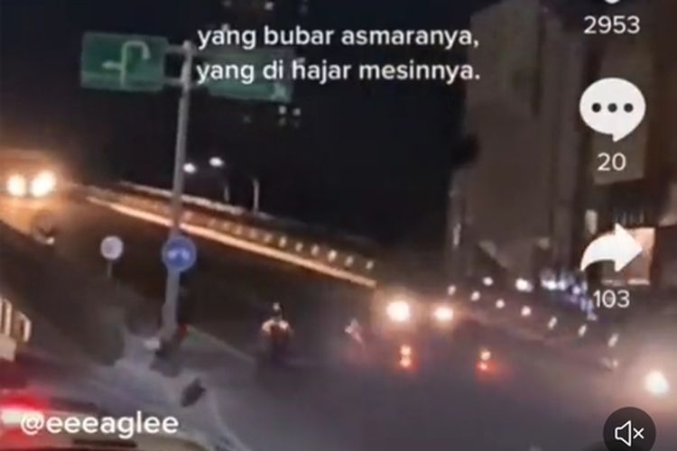 Tangkap layar aksi balap liar mobil terjadi di Kawasan Fly Over Purwosari, Jalan Slamet Riyadi, Kota Solo, Jawa Tengah, viral di media sosial twitter @myname_ap