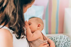 Mengapa Ada Bayi yang Menolak Menyusu dari Botol Susu? Ini Penyebabnya