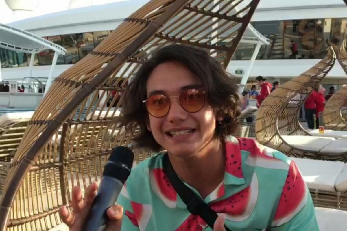 Aktor Adipati Dolken saat ditemui di sela-sela rangkaian acara gala premiere film Asal Kau Bahagia di Genting Dream Cruise, Port Klang, Malaysia, Jumat (21/12/2018).