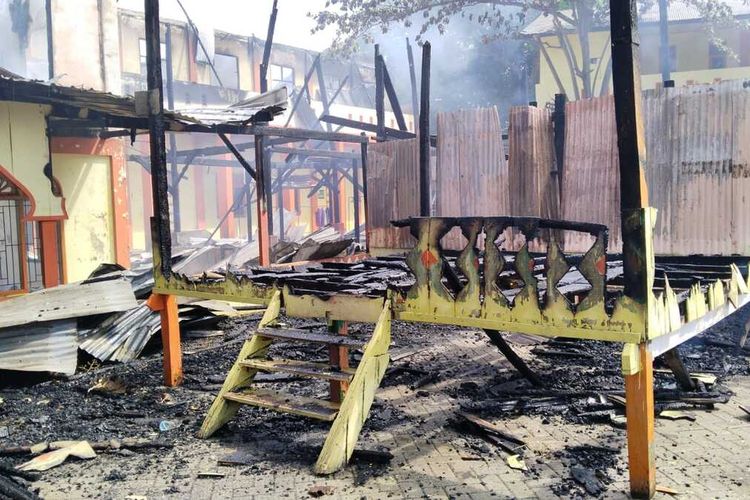 Pondok Pesantren Babul Maqfirah di Desa Cot Keueng, Kecamatan Kuta Baro, Kabupaten Aceh Besar, mengalami kebakaran pada Kamis (25/1/2024).
