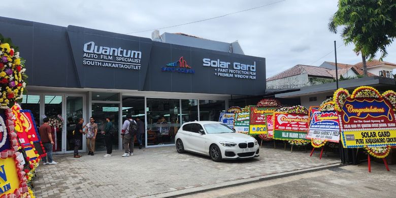 Solar Gard Indonesia membuka outlet Paint Protection Film (PPF) di Lebak Bulus Jakarta Selatan.