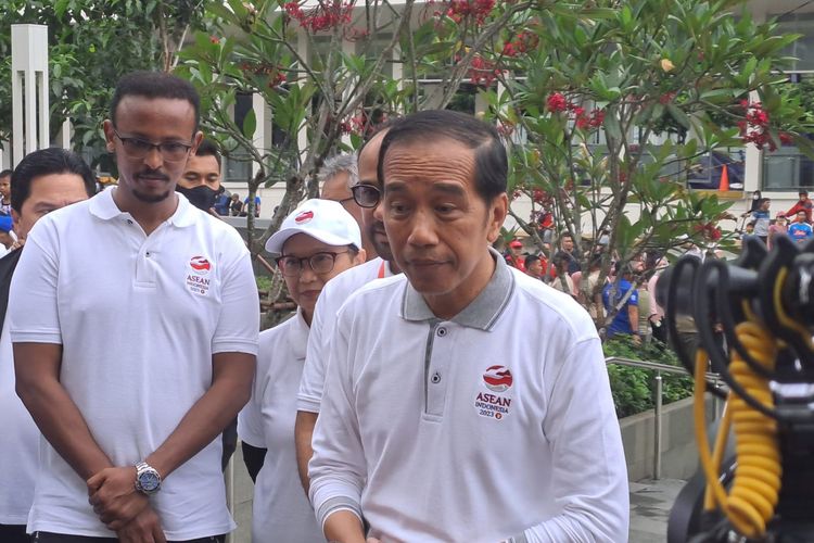 Presiden Joko Widodo (Jokowi) saat ditemui di kawasan Sarinah, Jakarta Pusat, Minggu (29/1/2023). 