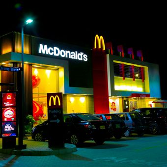 Ilustrasi gerai restoran cepat saji McDonald's.