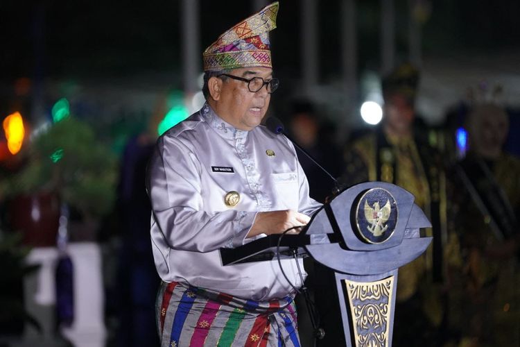 Edy Natar Nasution saat menghadiri pembukaan Musabaqah Tilawatil Qur'an (MTQ) XLI tingkat Provinsi Riau