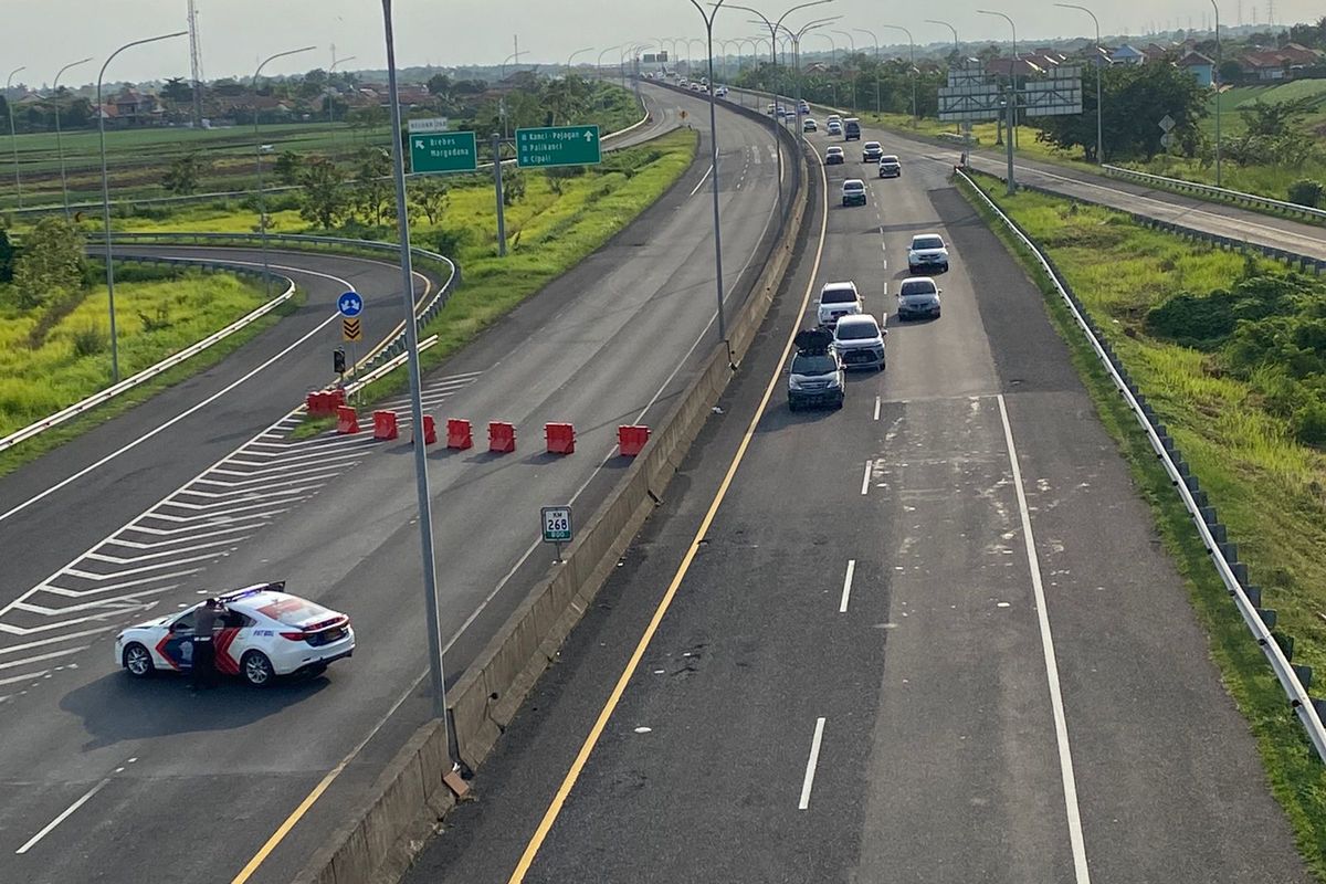 Persiapan penerapan one way di jalan tol Km 268