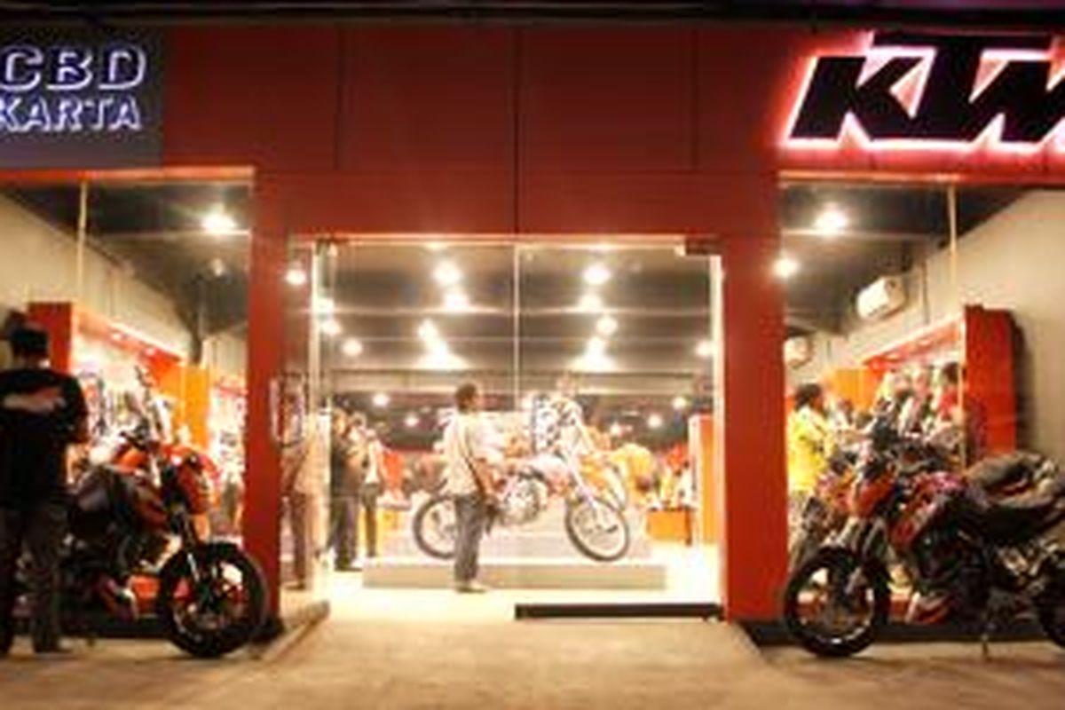 KTM Superstore di Kawasan Niaga Terpadu Sudirman (SCBD), Jakarta Selatan.