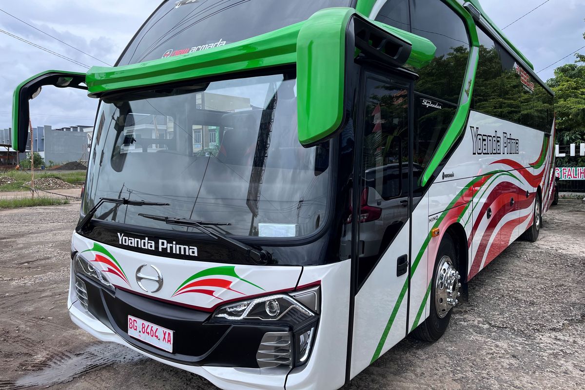 Bus PO Yoanda Prima pakai sasis Hino R280 ABS 