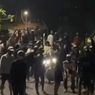 Belasan Pemuda Bawa Senjata Tajam di Surabaya Viral, Polisi Kejar Pelaku