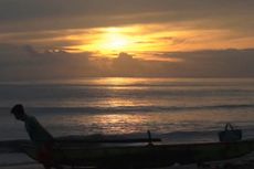 Berburu Matahari Terbit dan Alun Ombak di Pantai Hoya