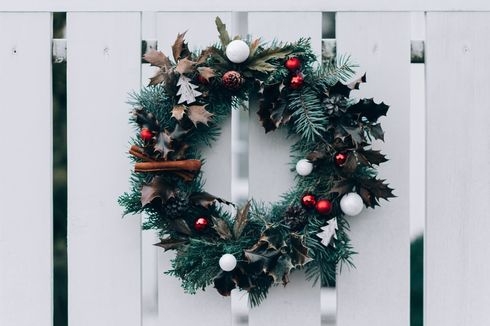 5 Tips Mendekor Pintu Rumah untuk Natal yang Meriah dan Hangat 