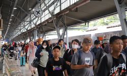 Hari Pertama Lebaran, KAI Group Layani 984.000 Penumpang